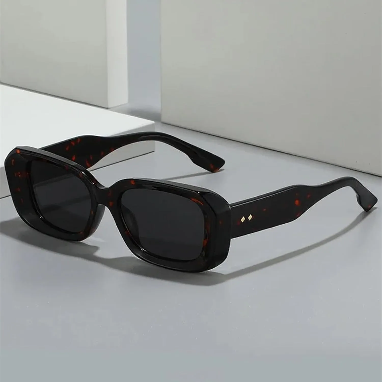 Retro Sunglasses Men Fashion Gradient Uv400 Women Trending Rivets